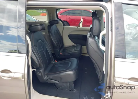 2017 Chrysler Pacifica Touring-L из США, поврежденный, VIN 2C4RC1BG9HR539359